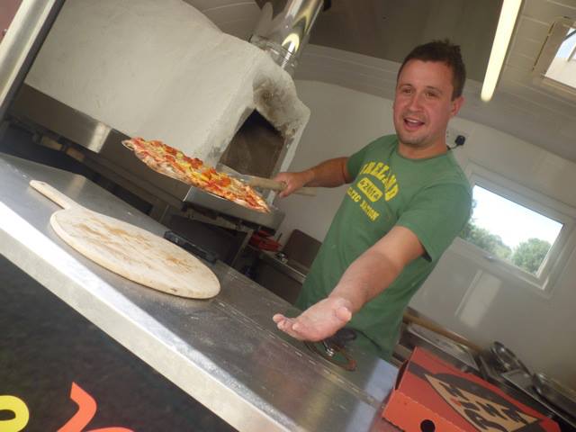 179162_569665029752423_1044851191_n